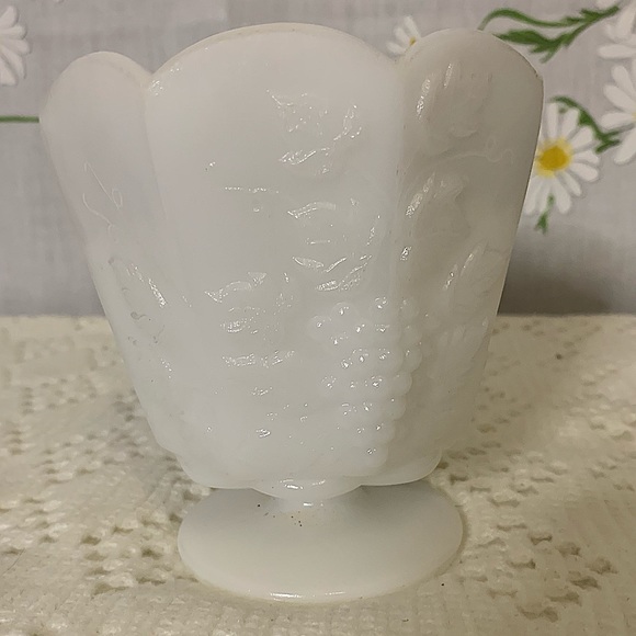 EO Brody Co vintage milk glass grape vine vase